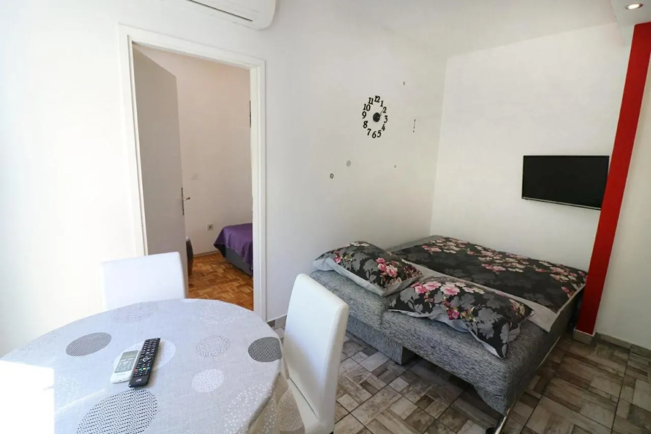 Apartment Marivo Pula 0*,  Croatia