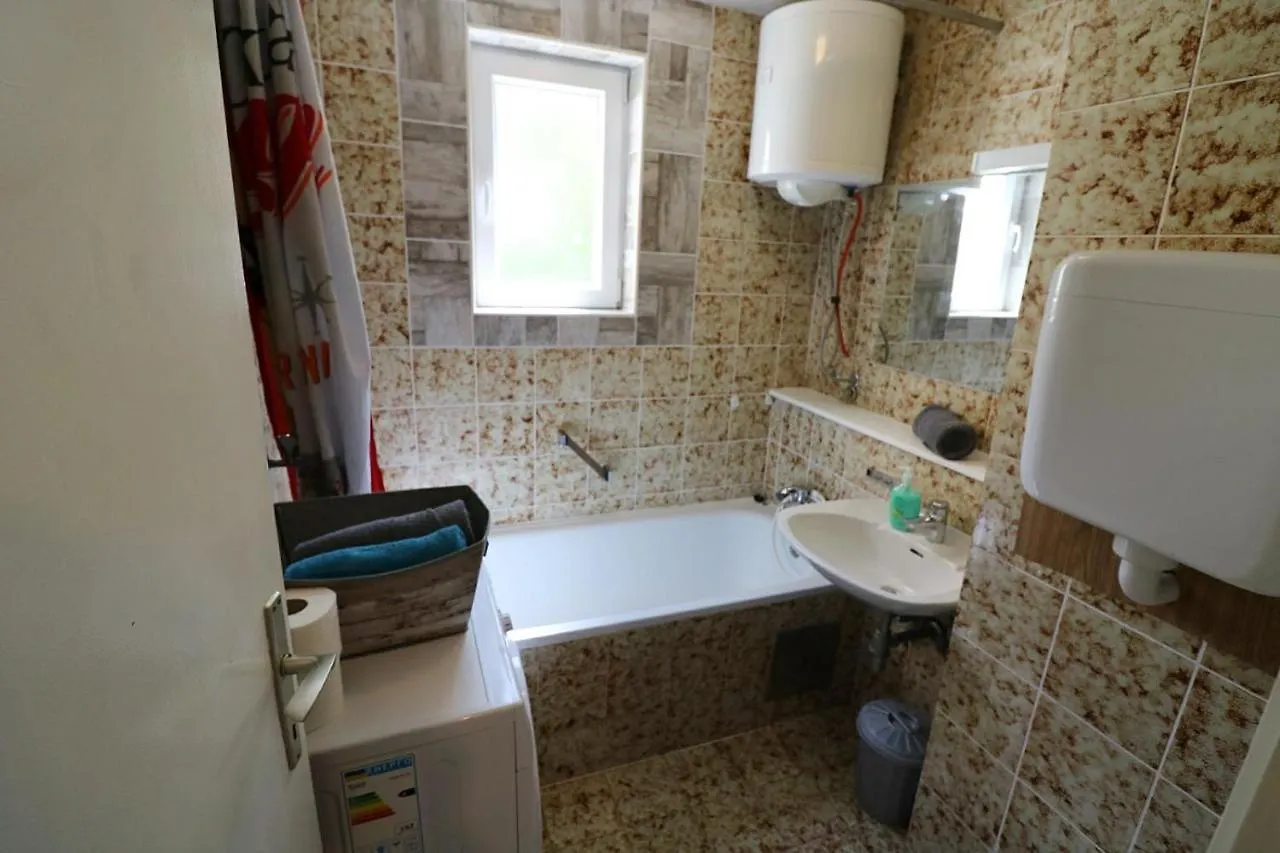 Apartment Marivo Pula 0*,