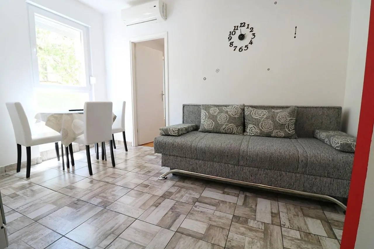 Apartment Marivo Pula