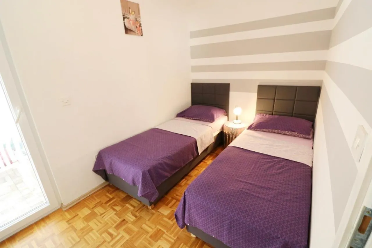 Apartment Marivo Pula