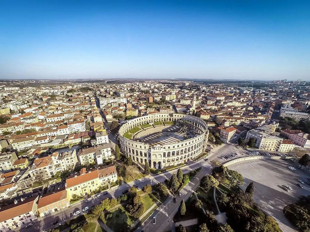 Apartment Marivo Pula 0*,